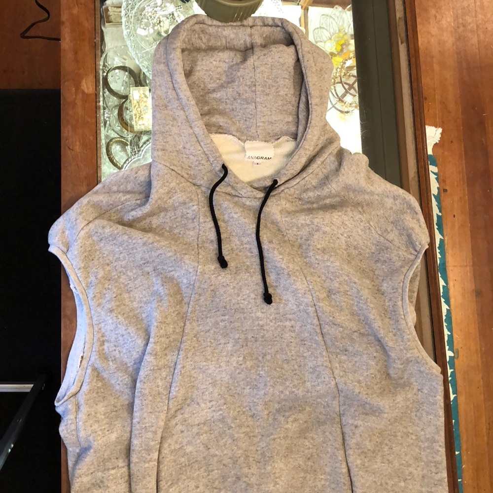 Anagram grey sleeveless sweatshirt